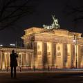 Berliner Stadtbild mit Brücke über der Spree im Morgenlicht, passend zu diskreten Ermittlungen und lokaler Detektivarbeit in Berlin